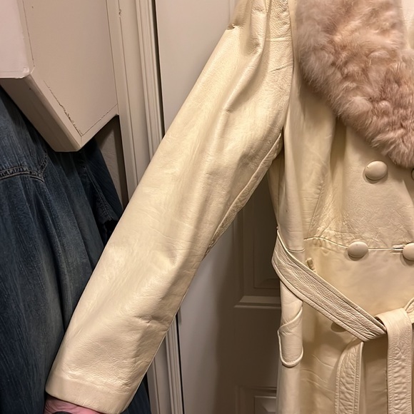 Vintage 70s 1970’s cream leather double breasted trench coat real fur collar - Picture 5 of 12